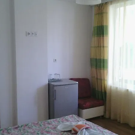 בית הארחה House Jeanettes פרימורסקו